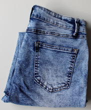 Load image into Gallery viewer, Winter Washed Jeans