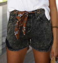 Load image into Gallery viewer, Bella denim Shorts